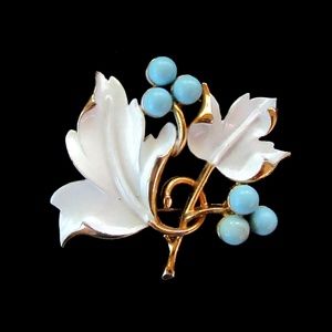 White enamel & turquoise berries vintage brooch